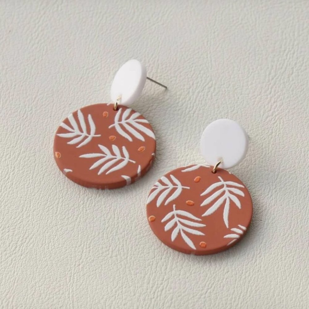 ❌SOLD OUT❌ ACRYLIC LEAF PATTERN ROUND DROP EARRINGS - Picture 2 of 3